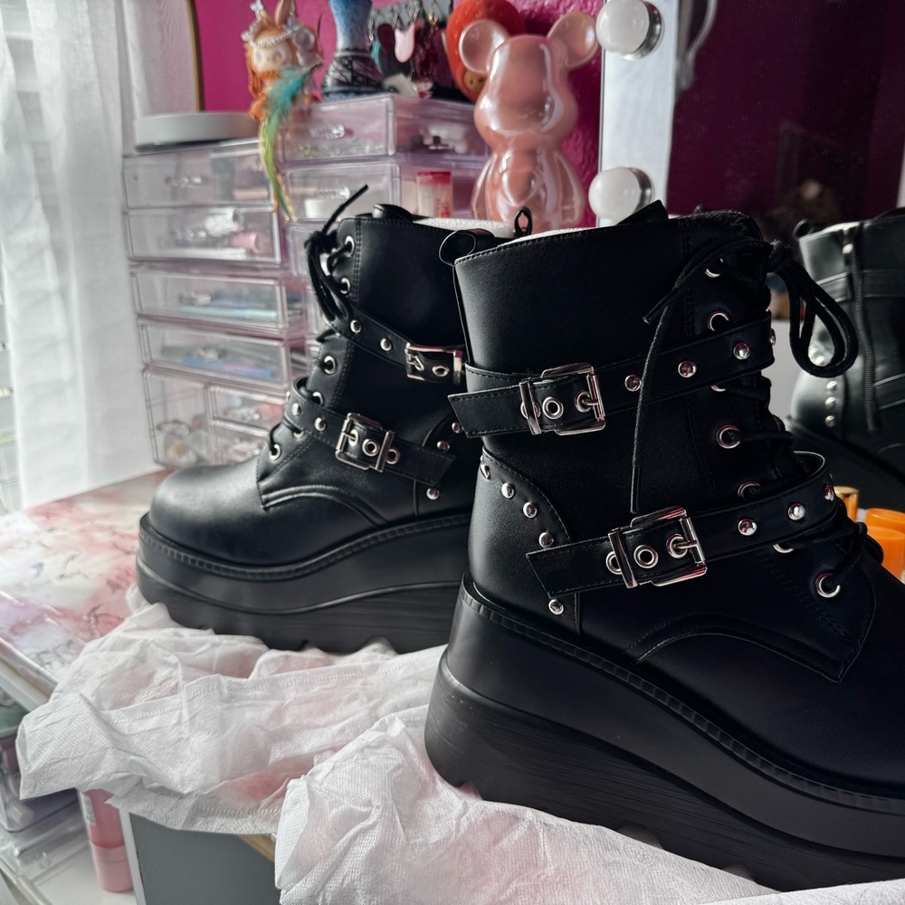 SHEIN Black Lace-Up Platform Boots